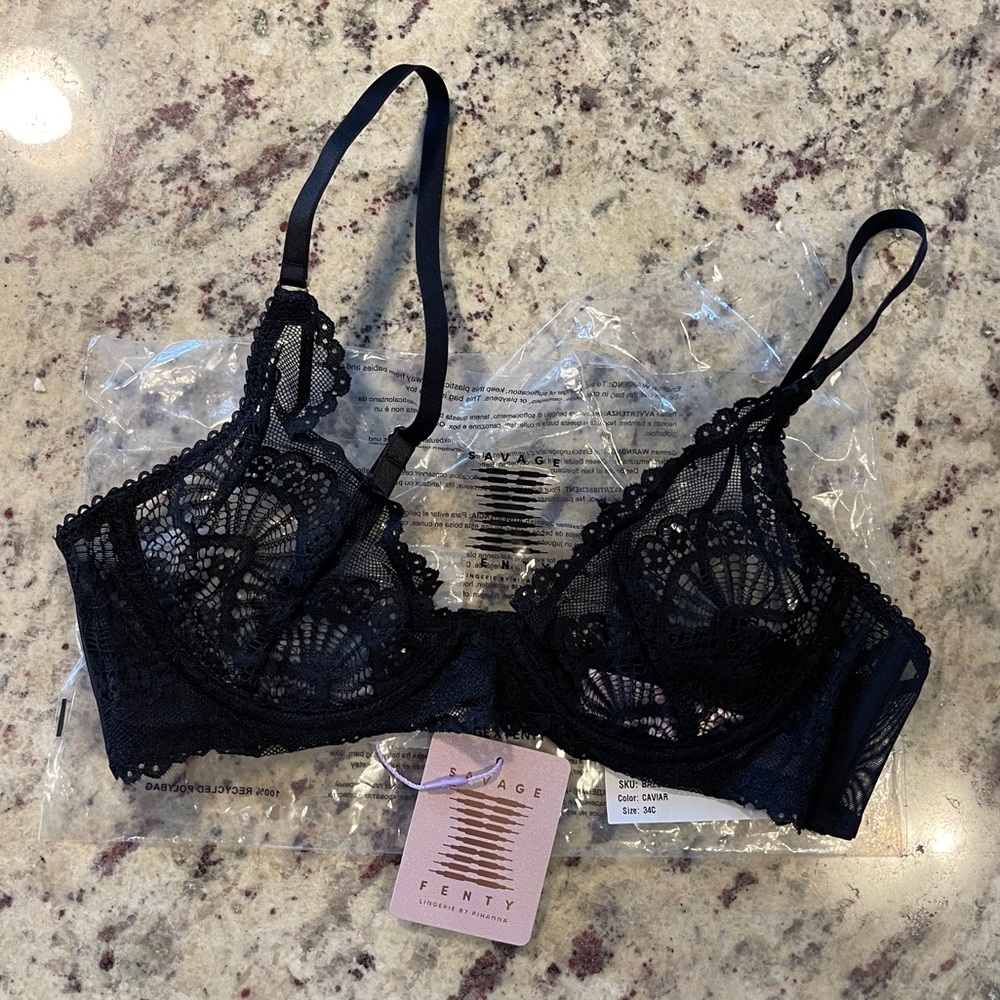 BNWT Savage x Fenty Scalloped Lace Unlined Bra - Size 34C.